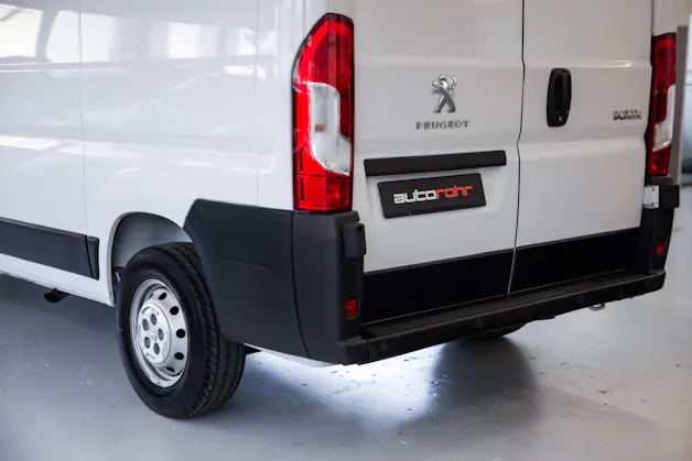 PEUGEOT Boxer 330 L1H1 2.2 BlueHDi 120 Premium S/S