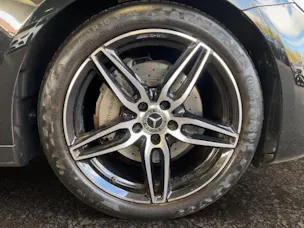 MERCEDES-BENZ E 200 AMG Line 4Matic