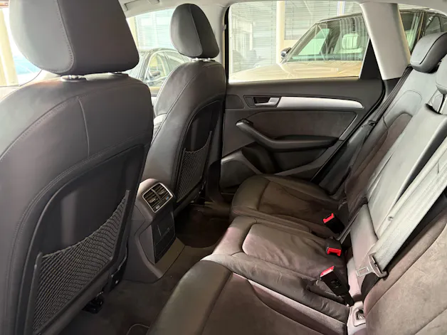 AUDI Q5 2.0 TDI quattro S-tronic | CH | Designpaket Sport | Adaptiv Tempomat | DAB | 19" | AMBITION | Xenon Plus |