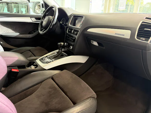 AUDI Q5 2.0 TDI quattro S-tronic | CH | Designpaket Sport | Adaptiv Tempomat | DAB | 19" | AMBITION | Xenon Plus |