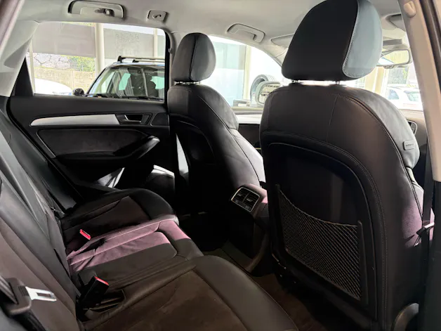 AUDI Q5 2.0 TDI quattro S-tronic | CH | Designpaket Sport | Adaptiv Tempomat | DAB | 19" | AMBITION | Xenon Plus |