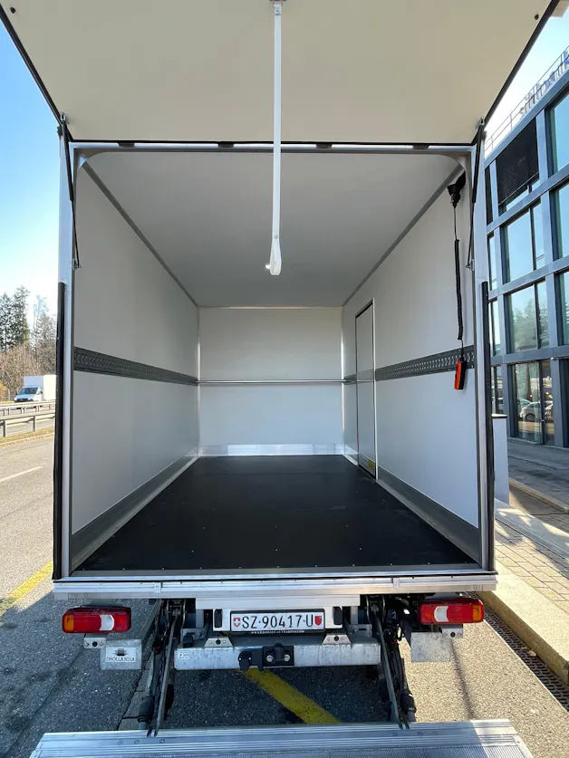 IVECO Daily 35 S 18H A8 für Durchlader einsetzbar