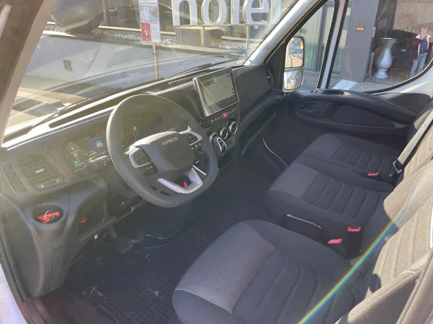 IVECO Daily 35 S 18H A8 für Durchlader einsetzbar