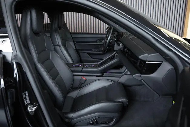PORSCHE Taycan 4 Cross Turismo