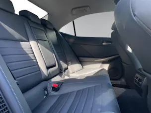 Lexus IS 300h excellence Automatic | CH | LEDER | SITZHEIZUNG & -BELÜFTUNG | TOTWINKEL | KAMERA | ACC