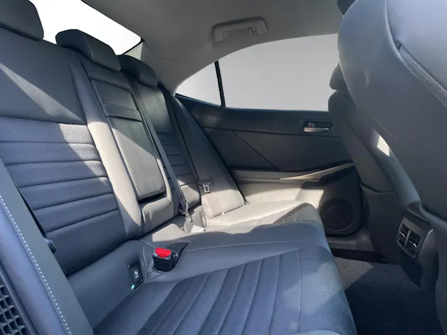 Lexus IS 300h excellence Automatic | CH | LEDER | SITZHEIZUNG & -BELÜFTUNG | TOTWINKEL | KAMERA | ACC