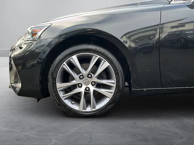 Lexus IS 300h excellence Automatic | CH | LEDER | SITZHEIZUNG & -BELÜFTUNG | TOTWINKEL | KAMERA | ACC