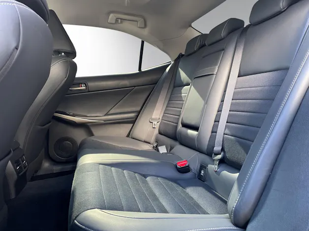 Lexus IS 300h excellence Automatic | CH | LEDER | SITZHEIZUNG & -BELÜFTUNG | TOTWINKEL | KAMERA | ACC