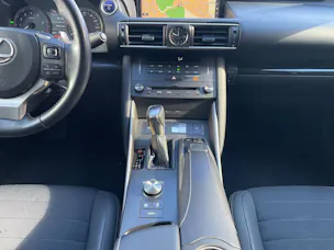 Lexus IS 300h excellence Automatic | CH | LEDER | SITZHEIZUNG & -BELÜFTUNG | TOTWINKEL | KAMERA | ACC