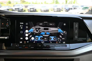 VW Multivan 2.0 TDI Style DSG Lang 7-Plätzer + AHK 2000kg + Standheizung