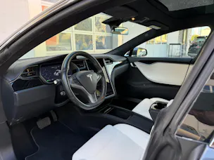 Tesla Model S Maximale-Reichweite * Raven *
