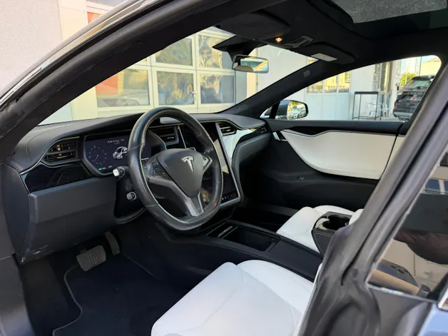 Tesla Model S Maximale-Reichweite * Raven *