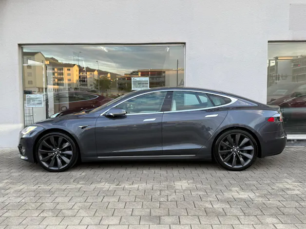 Tesla Model S Maximale-Reichweite * Raven *