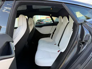 Tesla Model S Maximale-Reichweite * Raven *