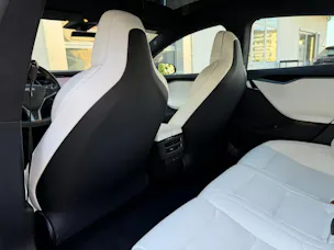 Tesla Model S Maximale-Reichweite * Raven *