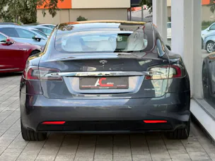 Tesla Model S Maximale-Reichweite * Raven *