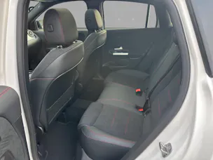 MERCEDES-BENZ GLA 200 Night Star 7G-DCT