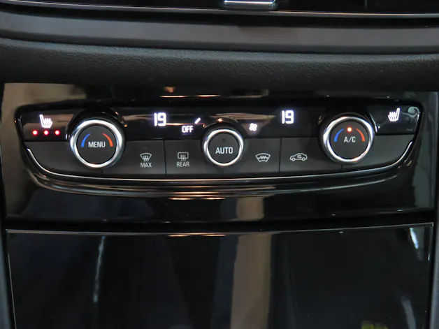 OPEL Grandland 1.6 Hybrid 4x4 GSe Automat