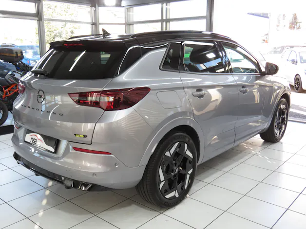 OPEL Grandland 1.6 Hybrid 4x4 GSe Automat