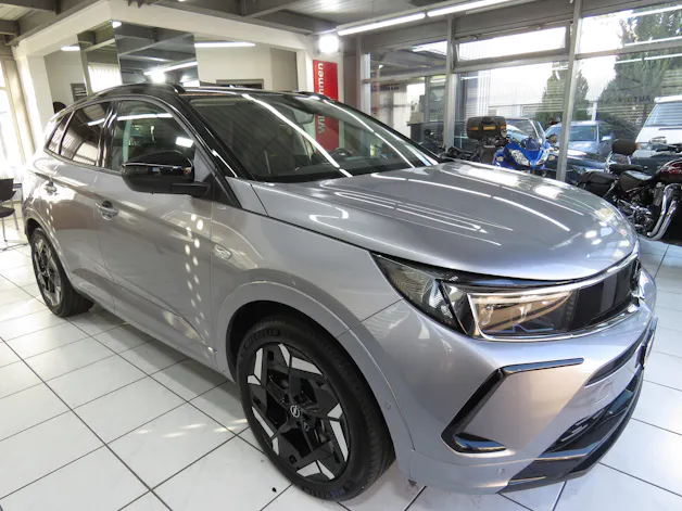 OPEL Grandland 1.6 Hybrid 4x4 GSe Automat