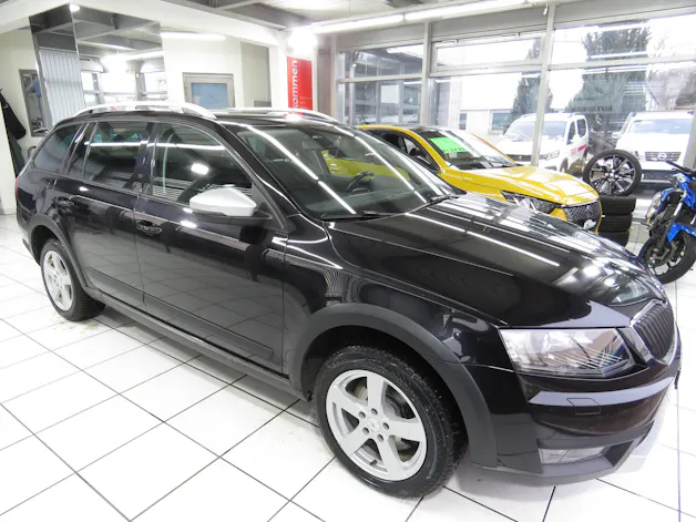 SKODA Octavia Combi 2.0 TDI Scout 4x4 DSG (Automat, AHK 1.8 t)