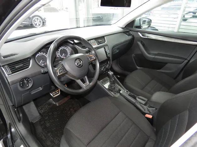 SKODA Octavia Combi 2.0 TDI Scout 4x4 DSG (Automat, AHK 1.8 t)