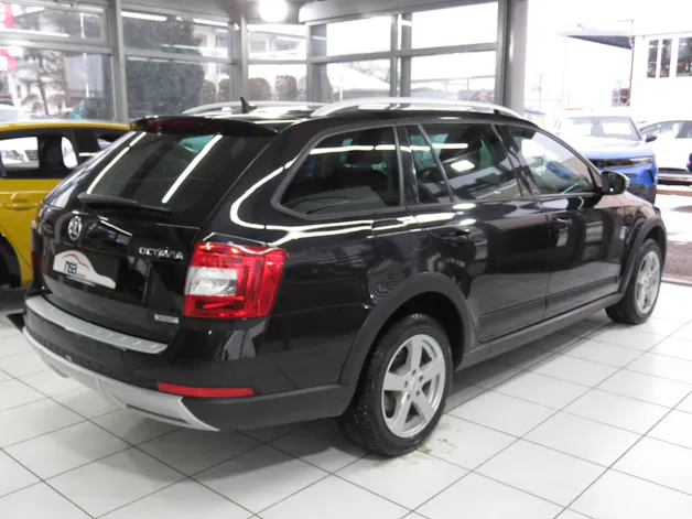 SKODA Octavia Combi 2.0 TDI Scout 4x4 DSG (Automat, AHK 1.8 t)