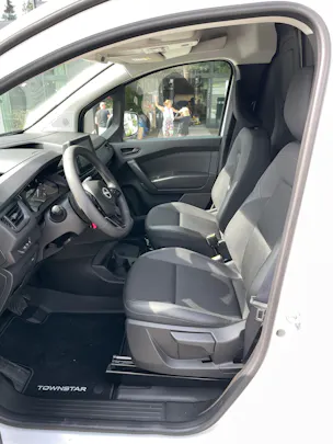 NISSAN Townstar EV45 kWh 22kW L2 Acenta mit Holzboden