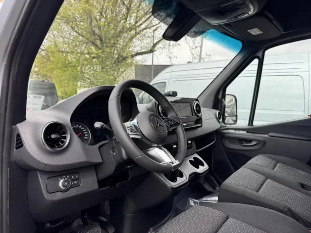 MERCEDES-BENZ Sprinter 319 CDI Lang 9G-TRONIC 4x4