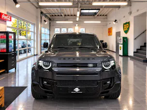 Land Rover Defender 110 425 V8 5.0 X AT8 4X4 426PS + Werksgarantie 03.2031