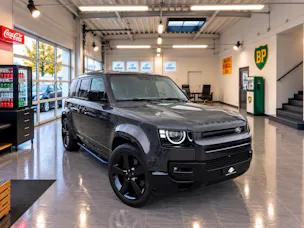 Land Rover Defender 110 425 V8 5.0 X AT8 4X4 426PS + Werksgarantie 03.2031