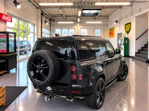 Land Rover Defender 110 425 V8 5.0 X AT8 4X4 426PS + Werksgarantie 03.2031