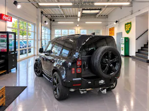 Land Rover Defender 110 425 V8 5.0 X AT8 4X4 426PS + Werksgarantie 03.2031