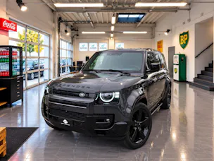 Land Rover Defender 110 425 V8 5.0 X AT8 4X4 426PS + Werksgarantie 03.2031