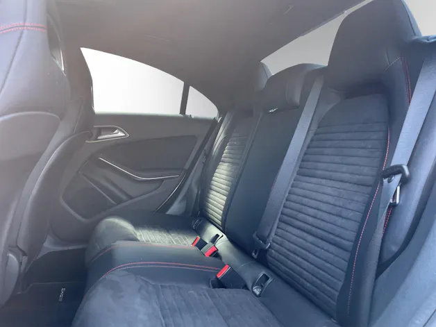 MERCEDES-BENZ CLA 45 AMG 4Matic Speedshift – PANORAMA | PERFORMANCE | HARMAN/KARDON | KAMERA | MEMORY |