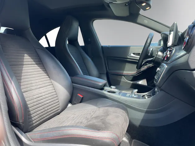 MERCEDES-BENZ CLA 45 AMG 4Matic Speedshift – PANORAMA | PERFORMANCE | HARMAN/KARDON | KAMERA | MEMORY |