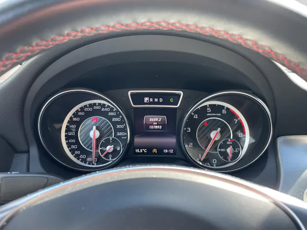 MERCEDES-BENZ CLA 45 AMG 4Matic Speedshift – PANORAMA | PERFORMANCE | HARMAN/KARDON | KAMERA | MEMORY |