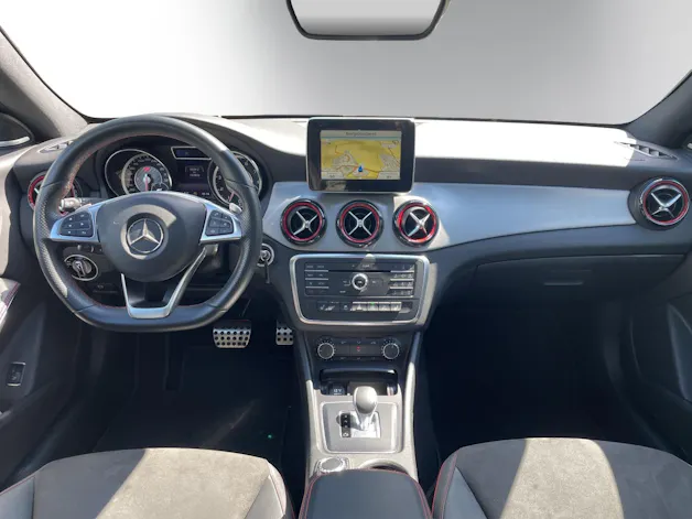 MERCEDES-BENZ CLA 45 AMG 4Matic Speedshift – PANORAMA | PERFORMANCE | HARMAN/KARDON | KAMERA | MEMORY |