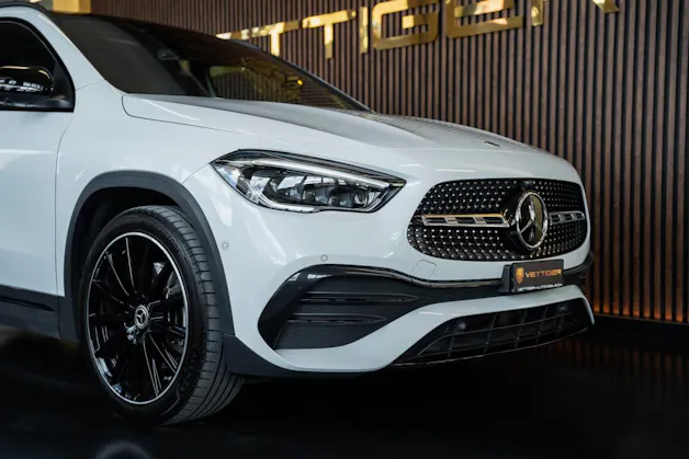 MERCEDES-BENZ GLA 250 AMG Line 8G-DCT