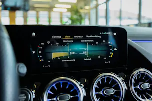 MERCEDES-BENZ GLA 250 AMG Line 8G-DCT