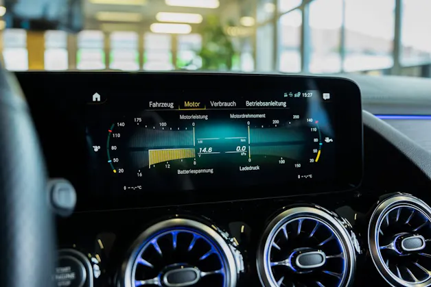 MERCEDES-BENZ GLA 250 AMG Line 8G-DCT