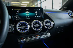 MERCEDES-BENZ GLA 250 AMG Line 8G-DCT