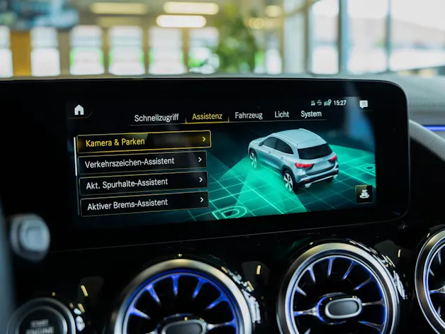 MERCEDES-BENZ GLA 250 AMG Line 8G-DCT