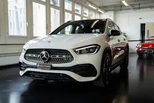 MERCEDES-BENZ GLA 250 AMG Line 8G-DCT
