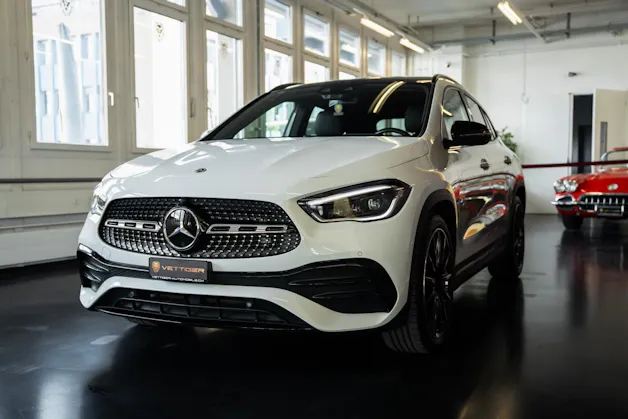MERCEDES-BENZ GLA 250 AMG Line 8G-DCT