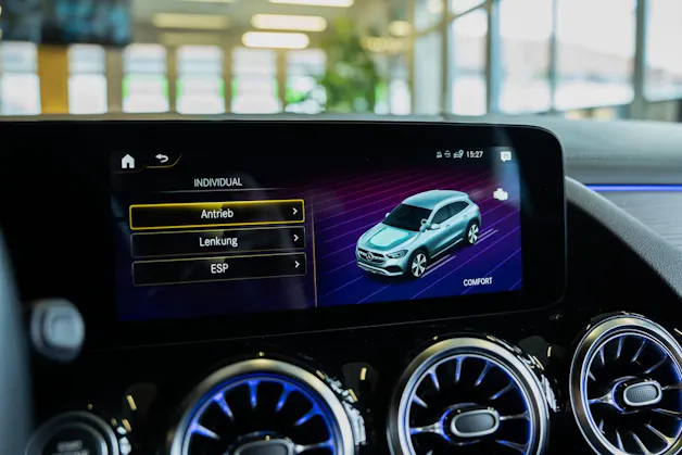 MERCEDES-BENZ GLA 250 AMG Line 8G-DCT