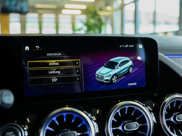 MERCEDES-BENZ GLA 250 AMG Line 8G-DCT