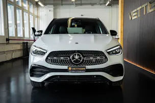 MERCEDES-BENZ GLA 250 AMG Line 8G-DCT