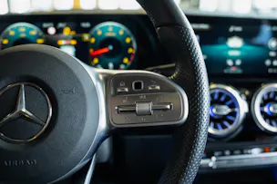 MERCEDES-BENZ GLA 250 AMG Line 8G-DCT