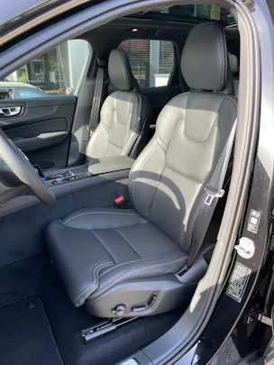 VOLVO XC60 T6 eAWD PluginHybrid Ultra Dark Geartronic